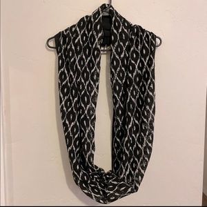 Black/White Infinity Scarf